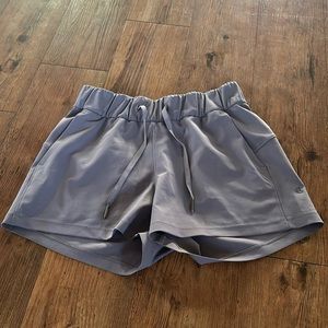 Lululemon shorts size 4